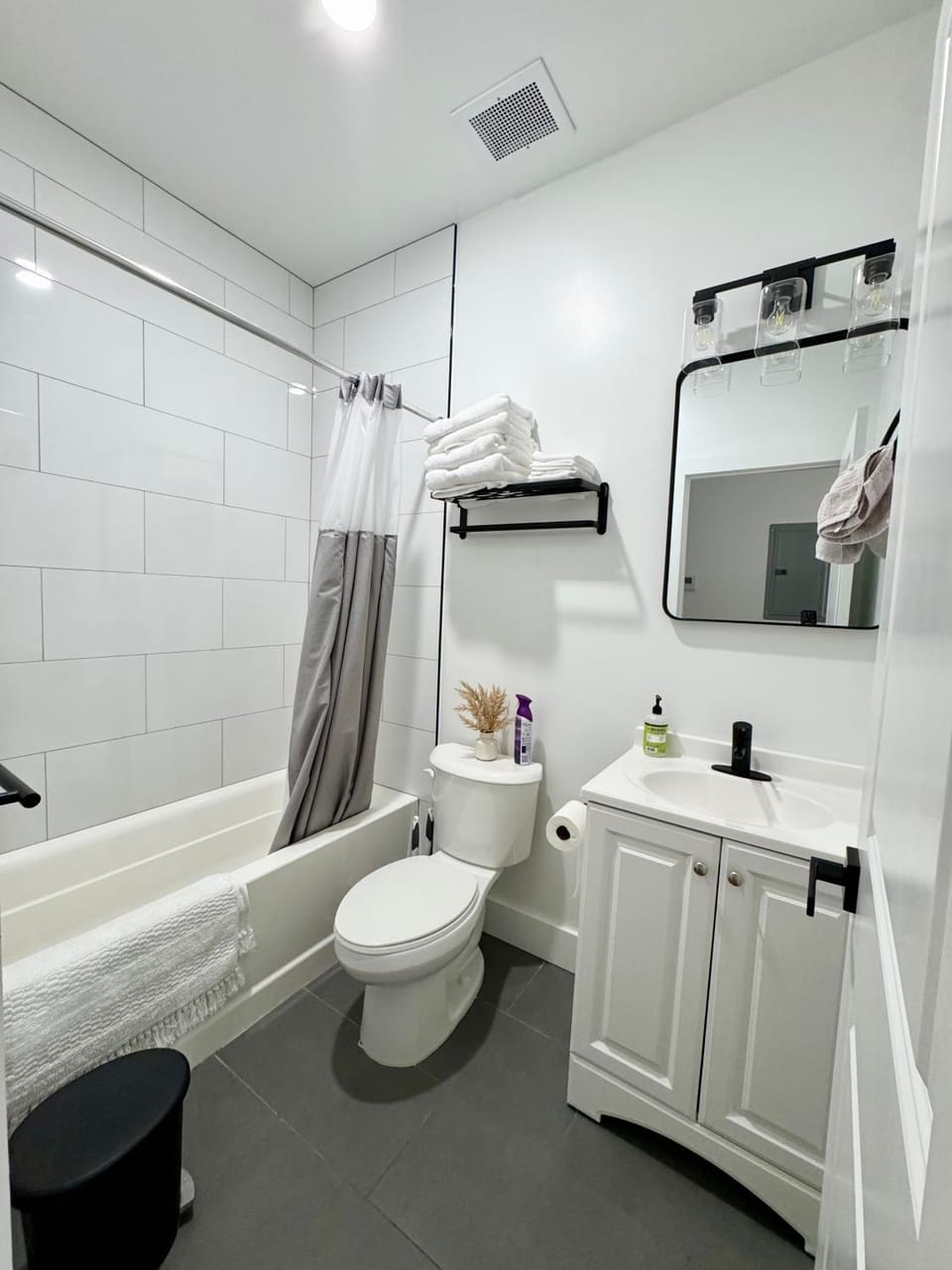 Shower, Toilet, Bathroom, Bath, towels