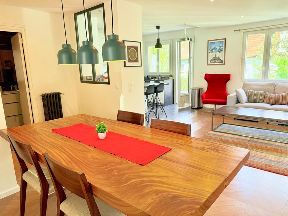 Living room, Dining area, internet