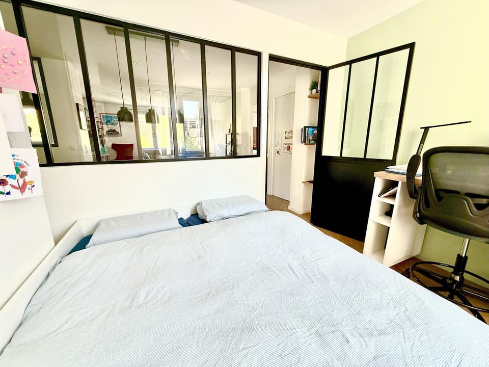 Bed, Business facilities, Bedroom