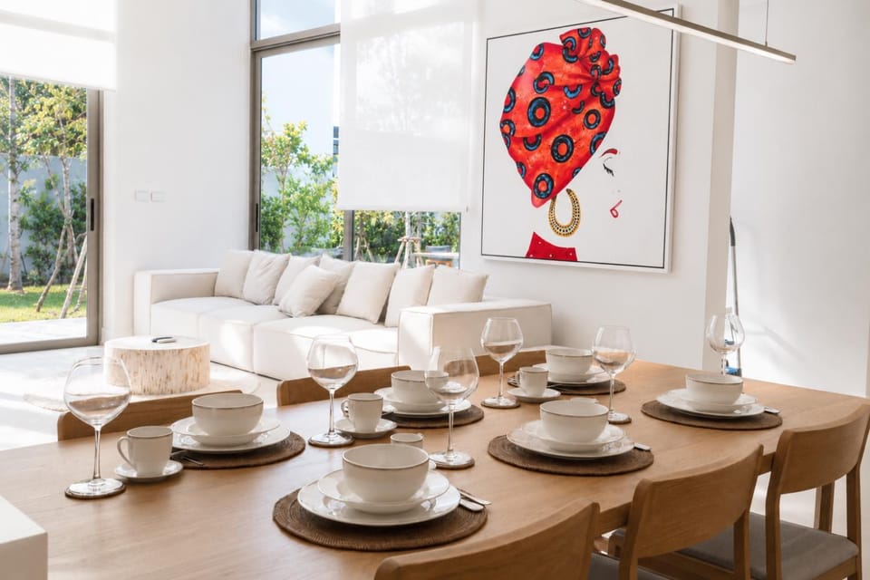 Living room, Seating area, Dining area