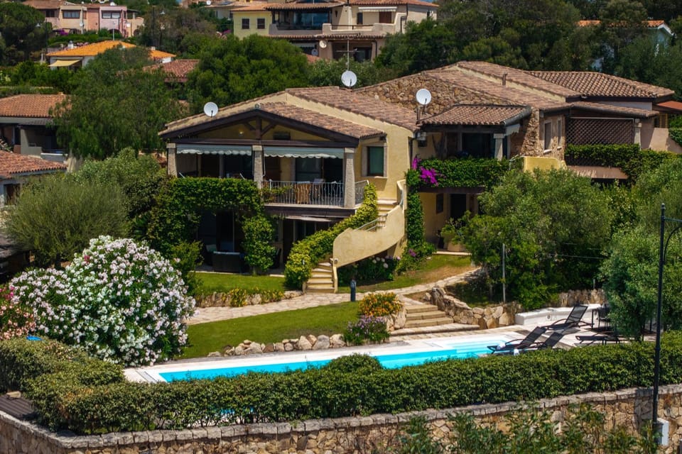 Property building, Bird's eye view, Garden view, Swimming pool