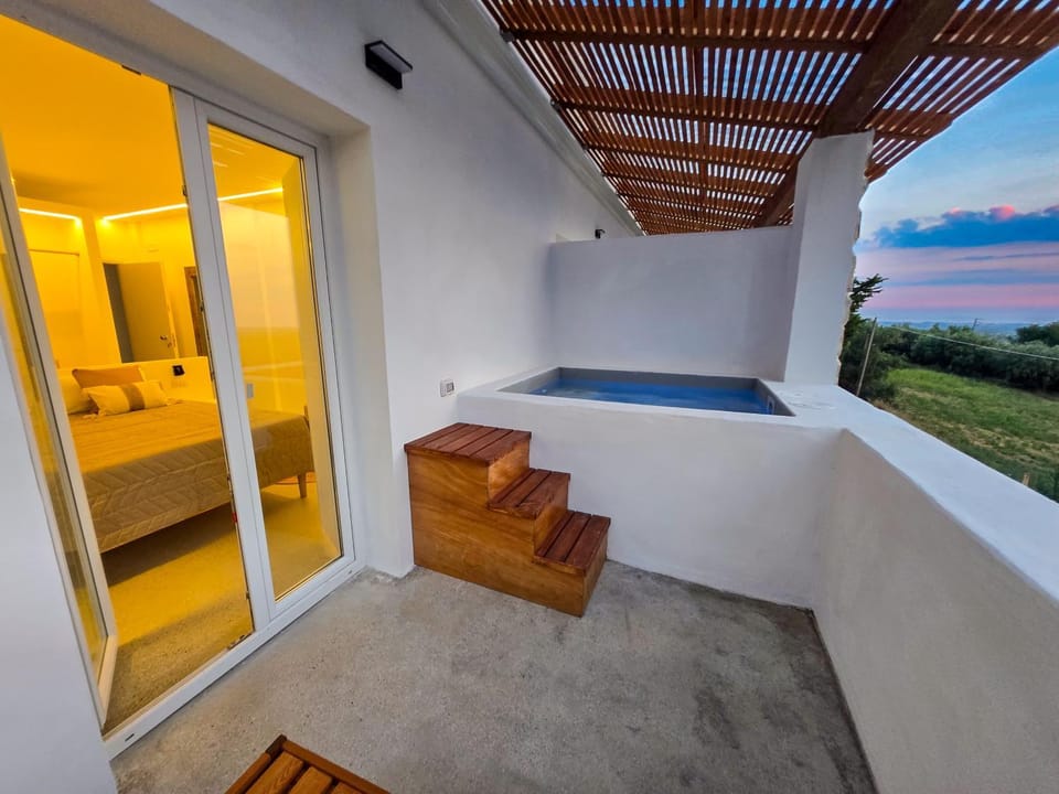 Photo of the whole room, Bedroom, Pool view, Swimming pool, Swimming pool