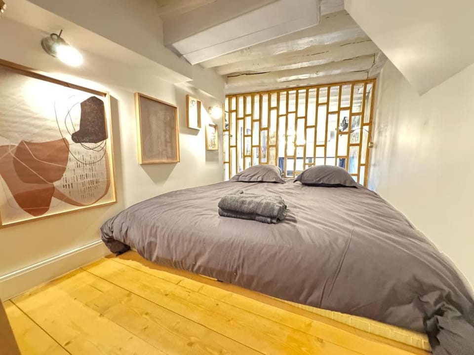 Impressionnists in Le Marais - Sauna & AC Apartment in Paris