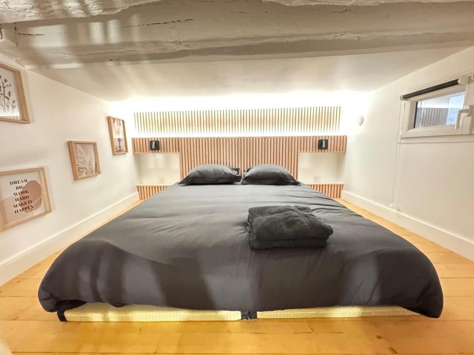 Impressionnists in Le Marais - Sauna & AC Apartment in Paris