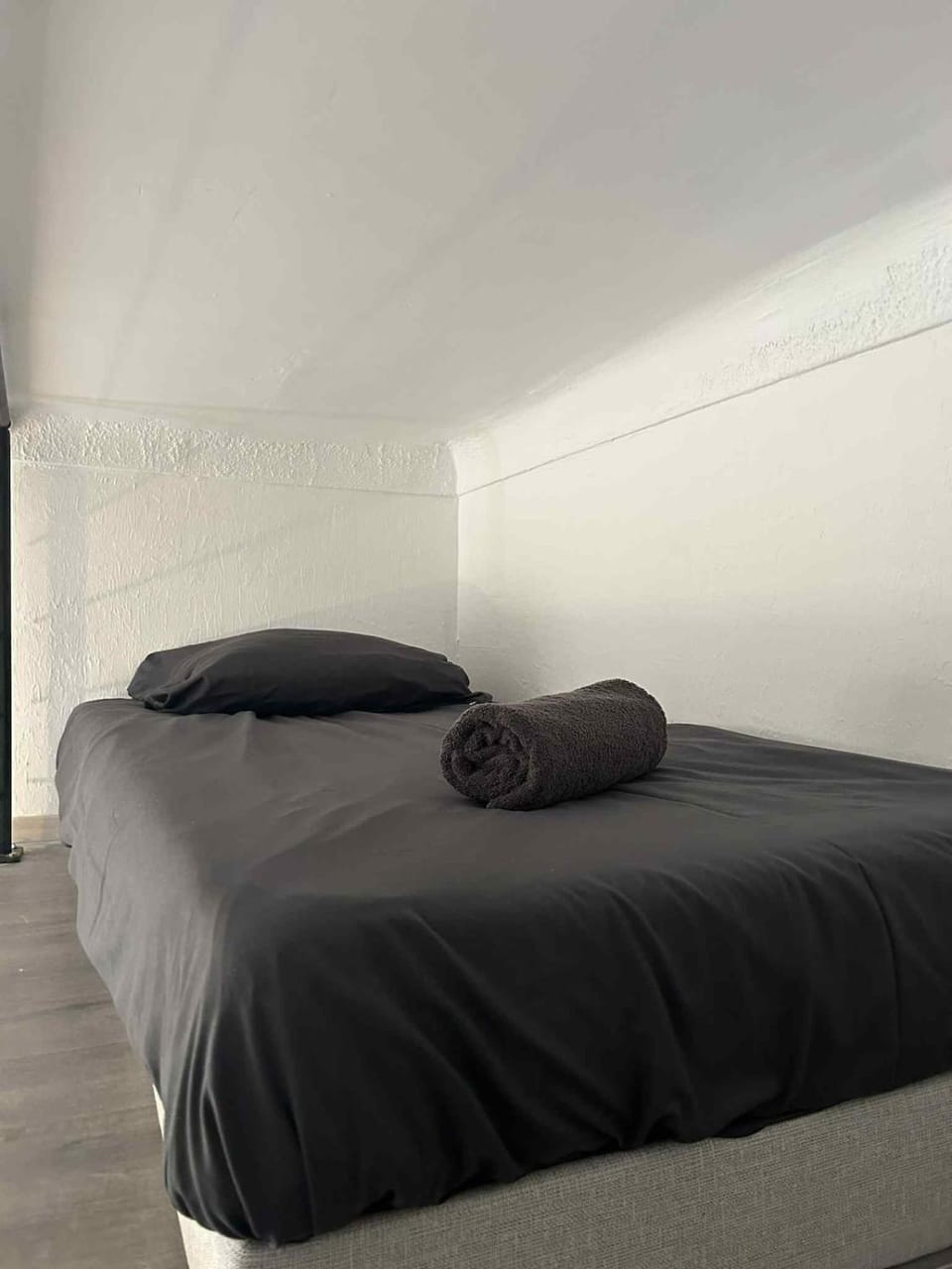 Juan Les Pins Centre, 3-person studio with mezzanine Apartment in Antibes