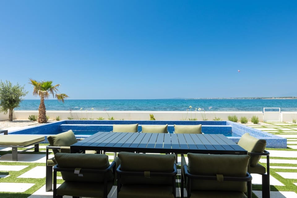 Patio, View (from property/room), Balcony/Terrace, Seating area, Beach, Pool view, Sea view