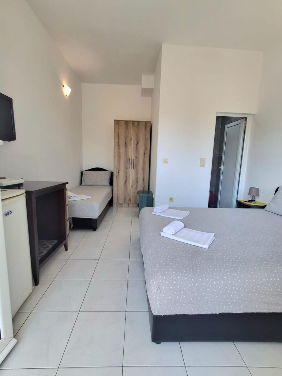 Bed, TV and multimedia, Bedroom, towels, wardrobe