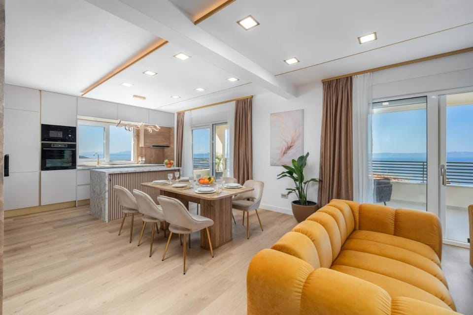 Penthouse Apartment Golden View with private Jacuzzi and 100m2 terrace - Makarska Exklusiv Apartment in Makarska