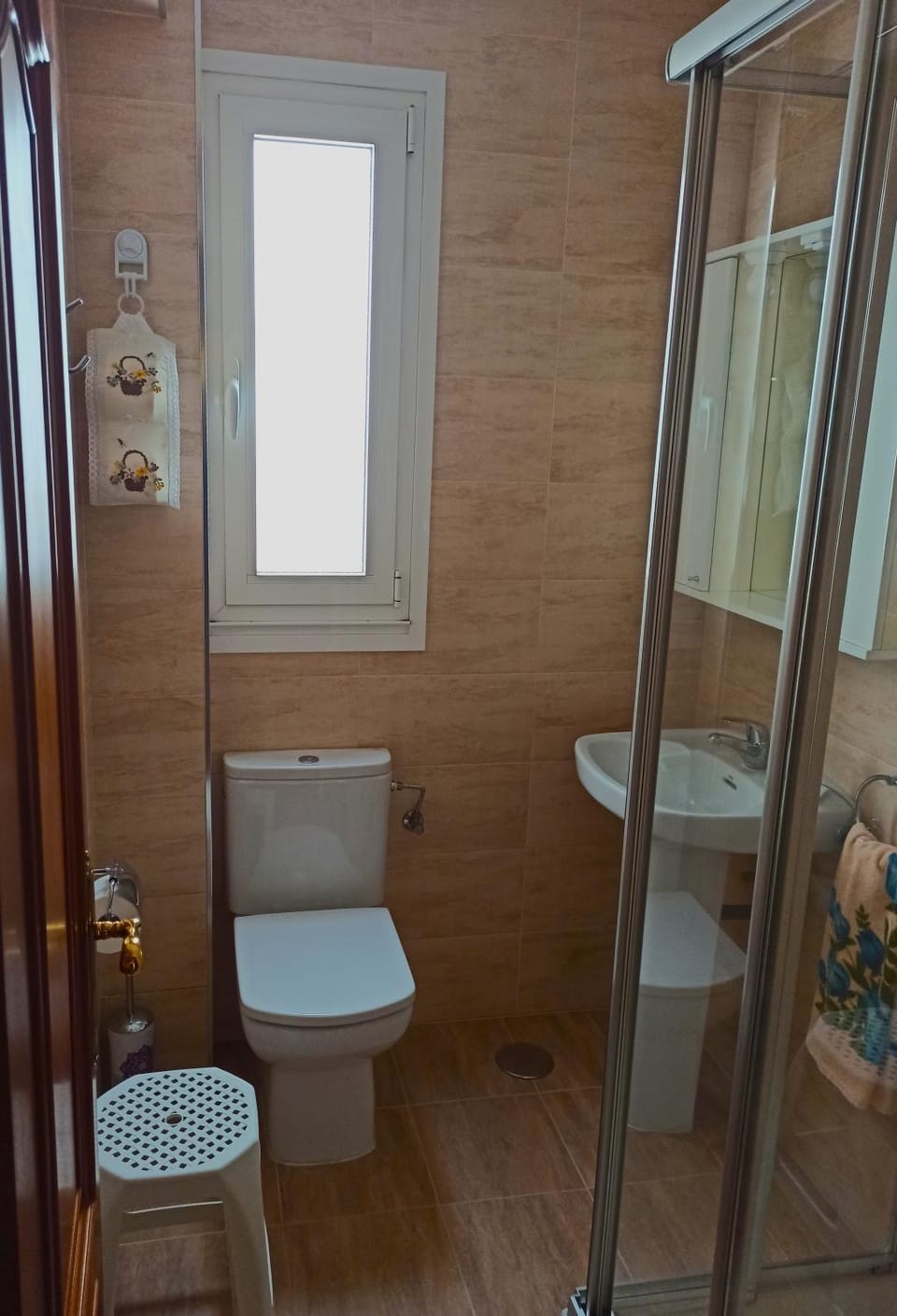 Shower, Toilet