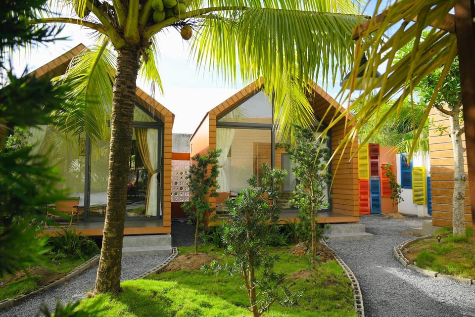 Property building, Day, Garden, Garden view