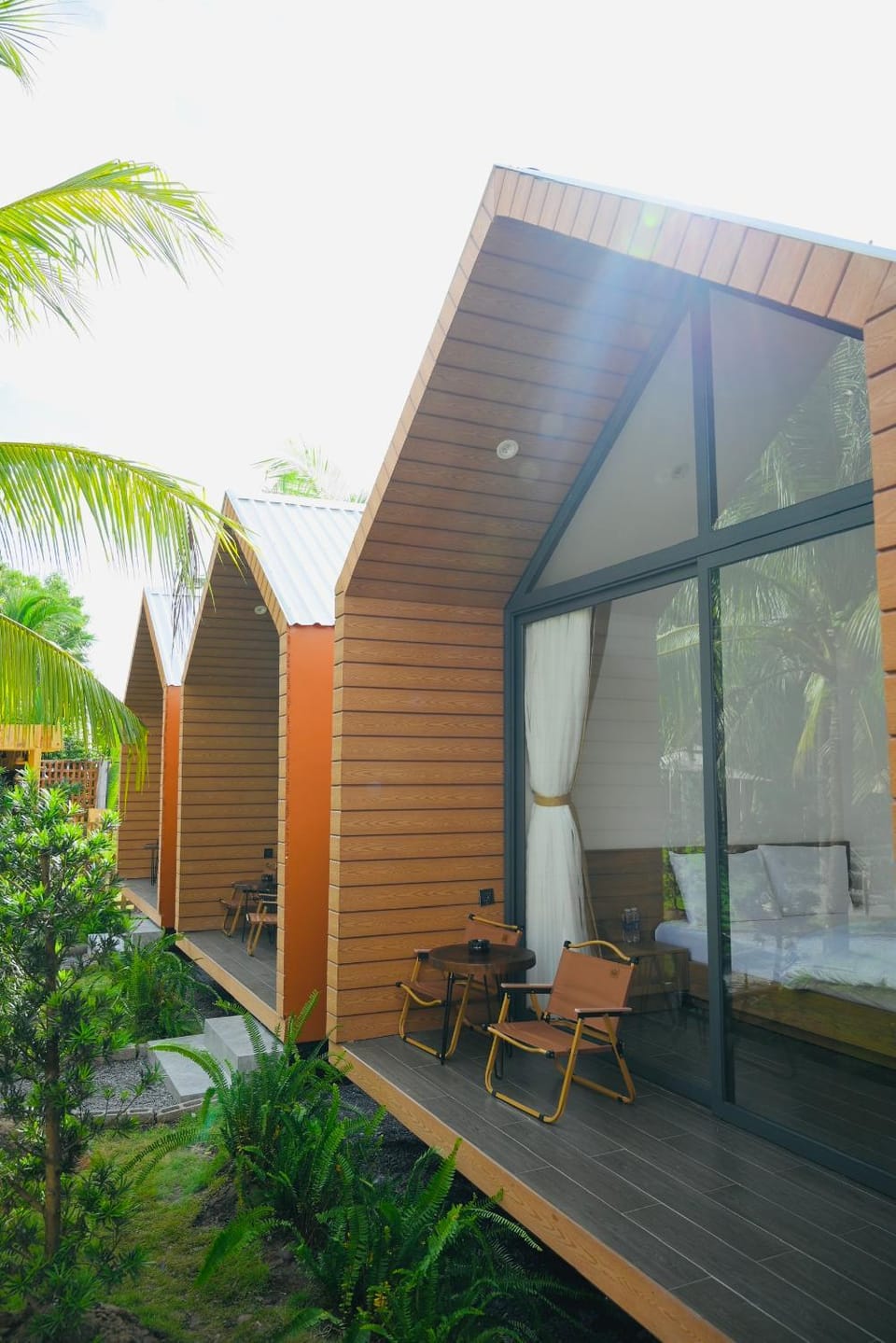 Property building, Patio, Spring, Day, Garden, View (from property/room), Balcony/Terrace, Dining area, Garden view
