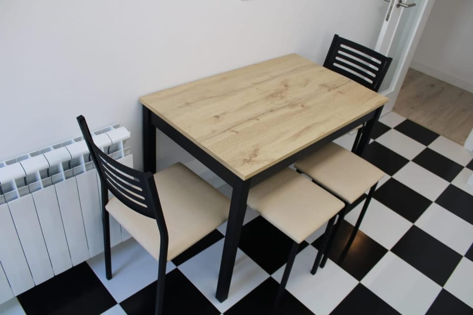 Dining area, internet