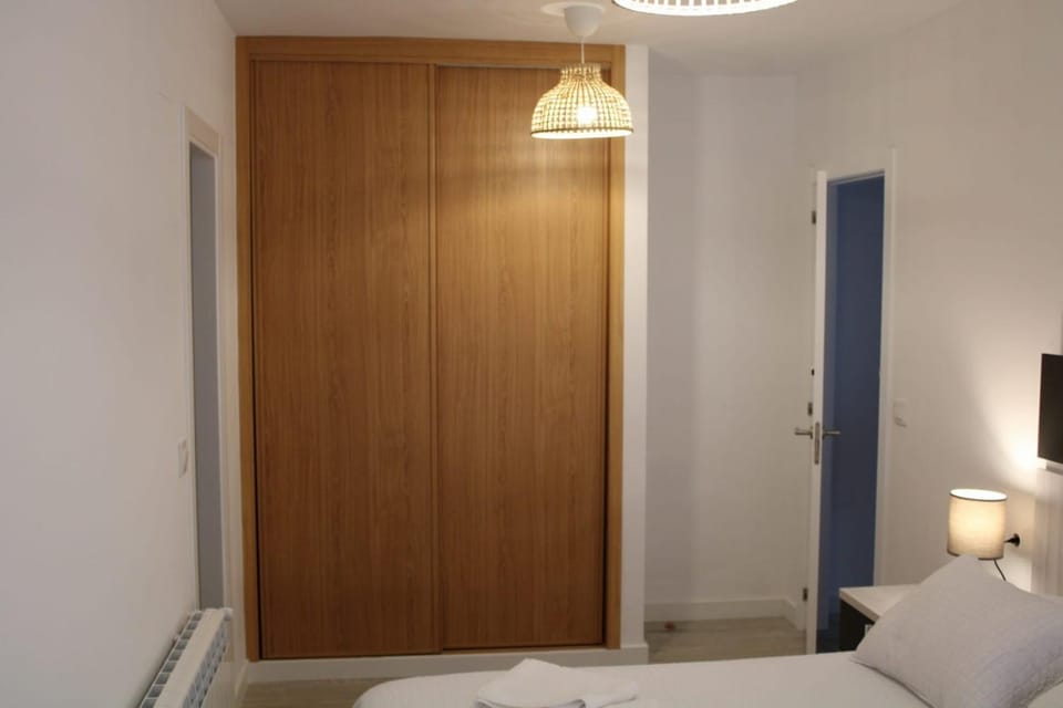 Bed, Photo of the whole room, Bedroom, wardrobe