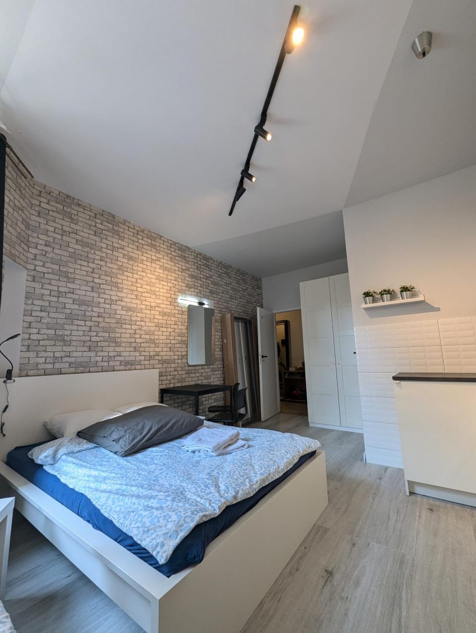 Fabryczna Station Rooms and Apartments Hostel in Masovian Voivodeship