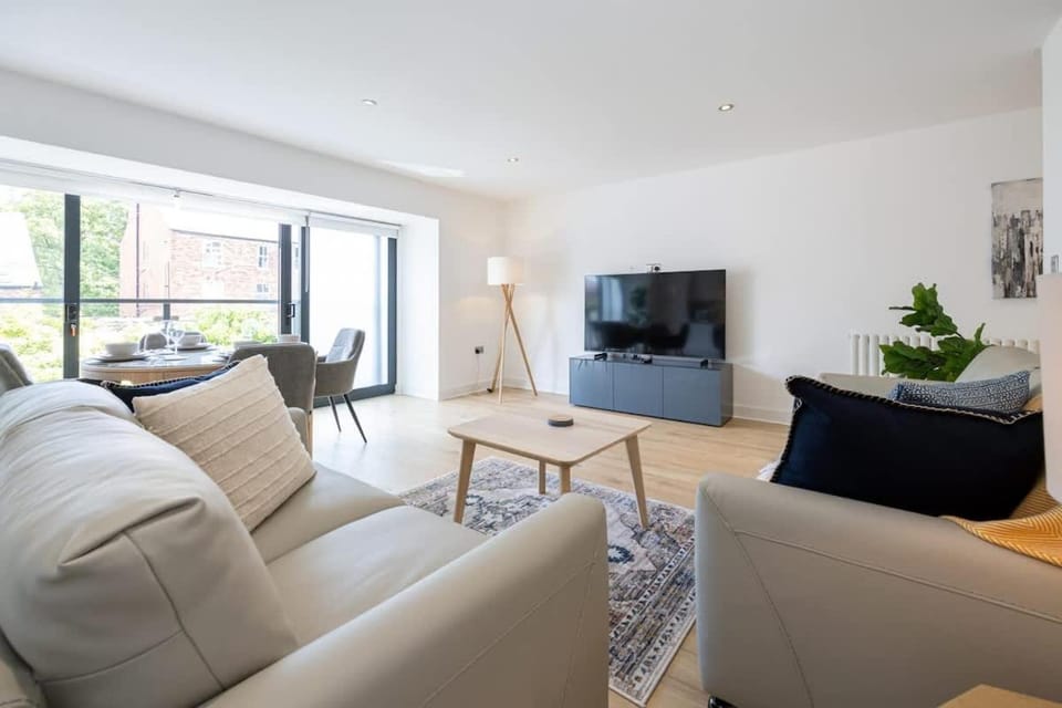 Brooklyn Mews- Airport & City Links Apartment in England