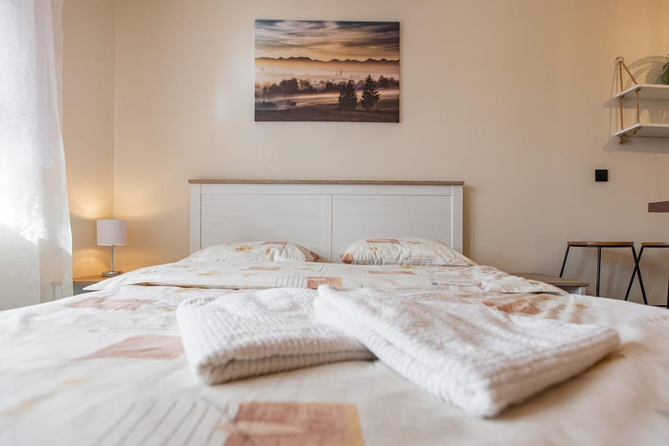 Bed, Photo of the whole room, Bedroom, towels