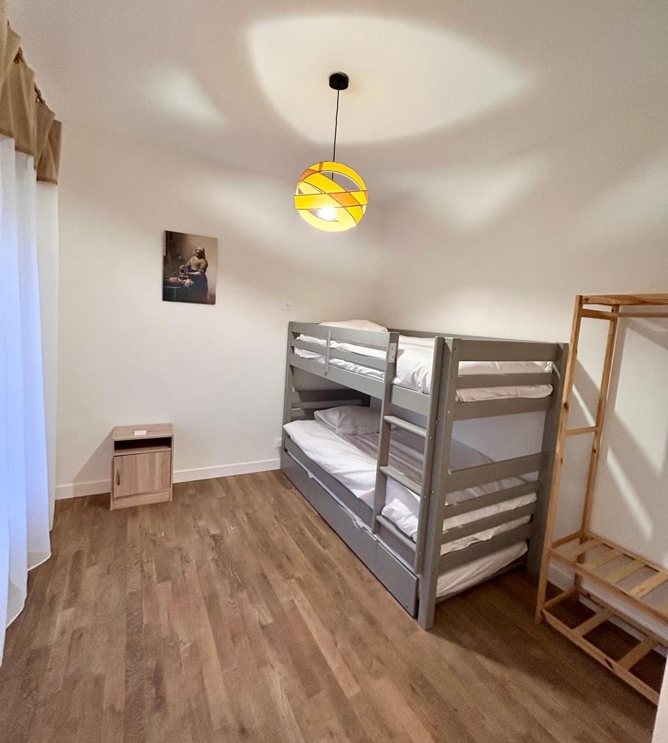 Bedroom, bunk bed