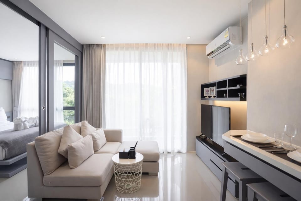 Living room, Seating area, air conditioner