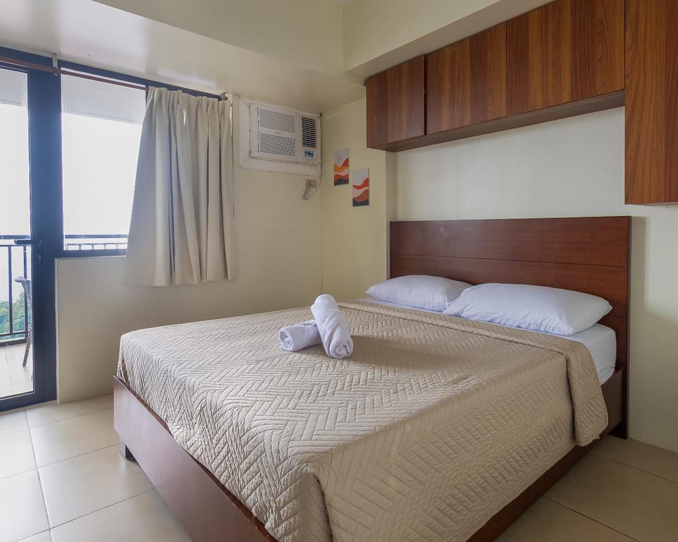 Tagaytay Staycation - Balaico 2 balconies Taal View 2BR Hotel in Tagaytay