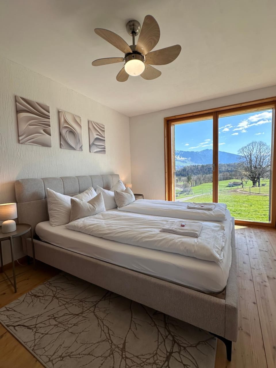 Bedroom, cot