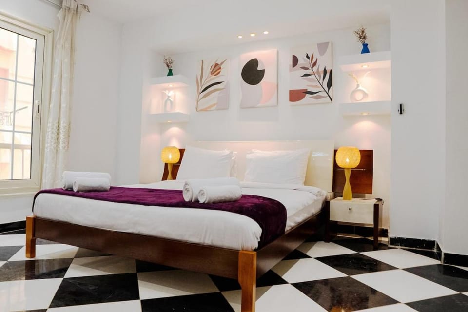 Chic 2BR Apt 8min to Airport Family& work ready Apartment in New Cairo City