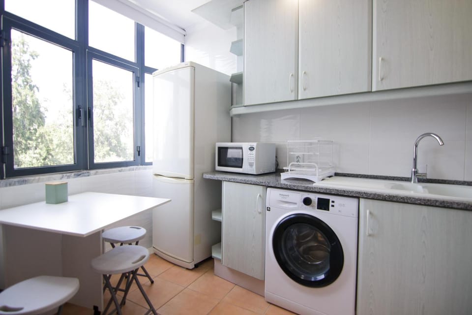 Modern 3- Bedroom Retreat in Faro’s City Center Apartment in Faro
