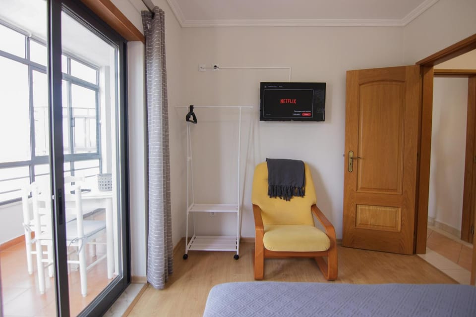 Modern 3- Bedroom Retreat in Faro’s City Center Apartment in Faro