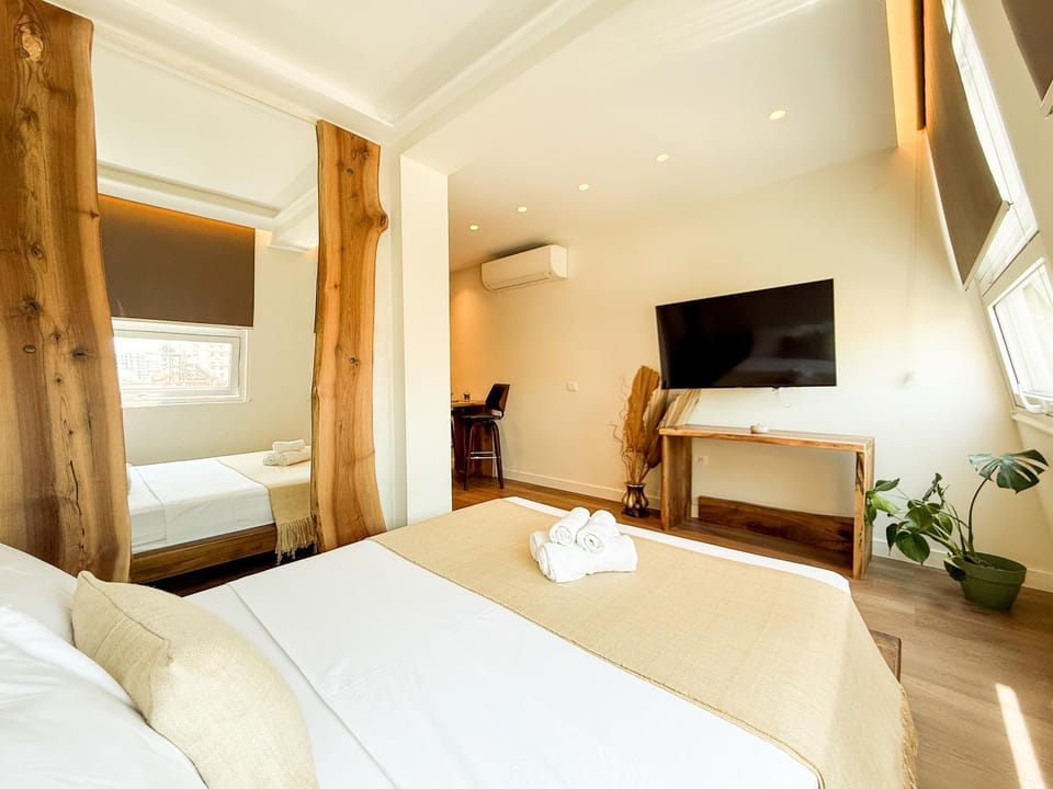 Communal lounge/ TV room, Bed, Bedroom