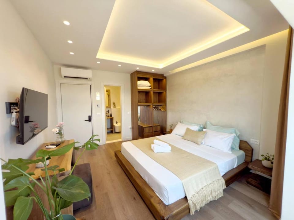 Communal lounge/ TV room, Bed, Photo of the whole room, Bedroom
