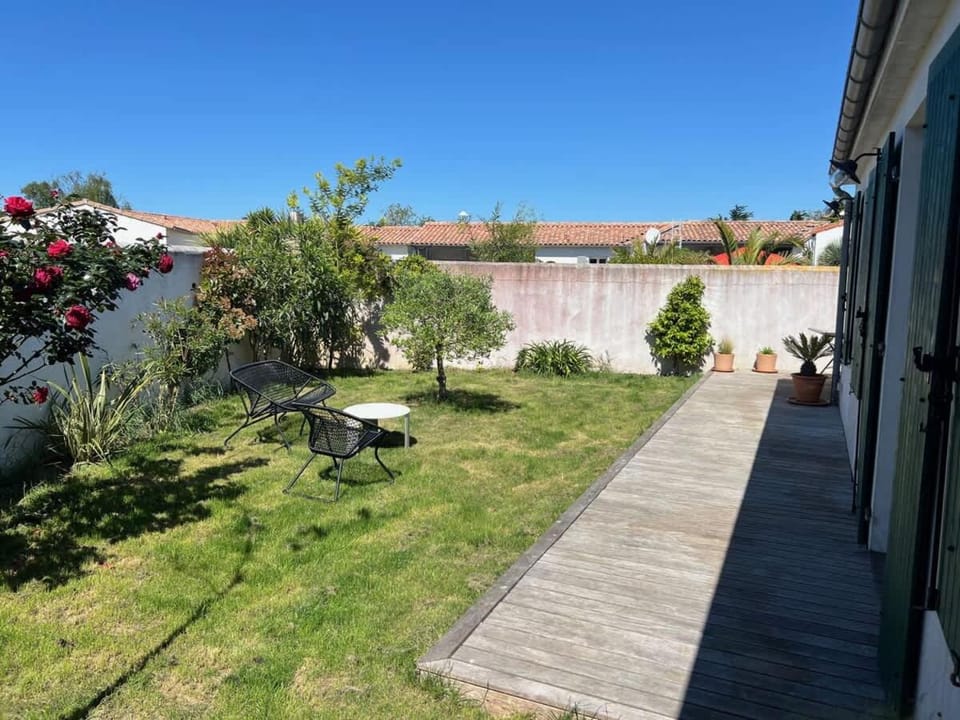La Villa des Alouettes avec piscine chauffee House in Sainte-Marie-de-Ré