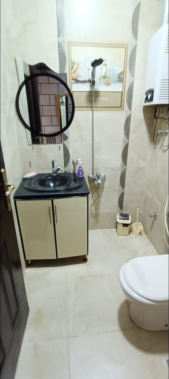 شقه فندقية فاخره بشارع الملك فيصل الرئيسي Apartment in Egypt