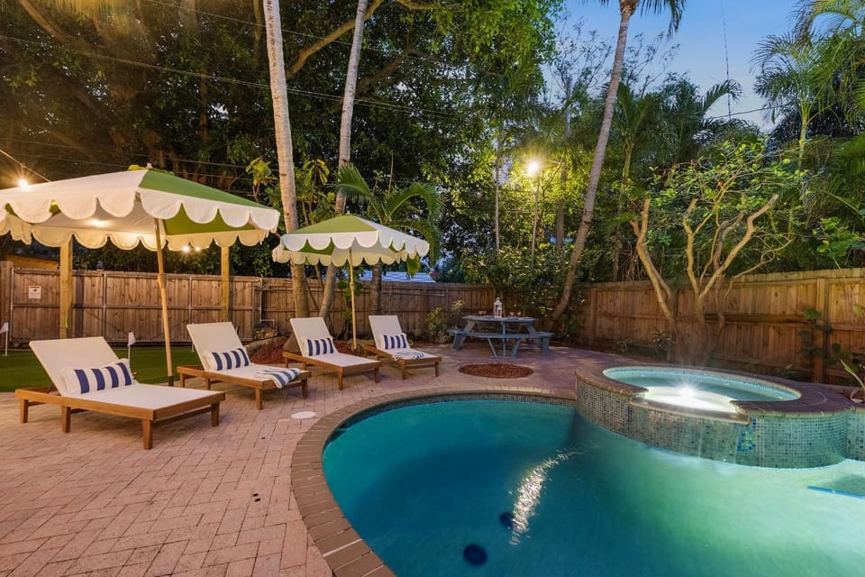 Palm Beach 5BR Cottage!PoolSpaSaunaCold Plunge House in West Palm Beach
