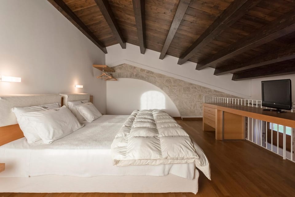Property building, Restaurant/places to eat, Swimming pool, Breakfast