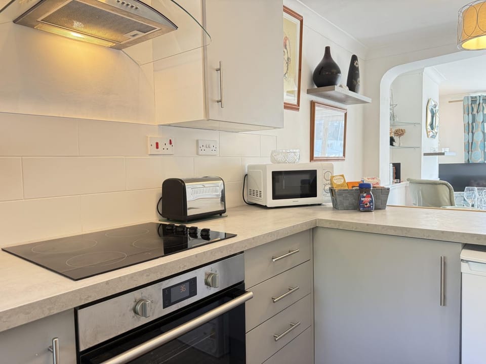 Property building, Kitchen or kitchenette, oven, pet friendly, stove, toaster