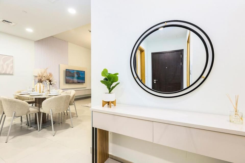 FIRST CLASS 2BR Downtown Glam Burj View Apartment in Dubai