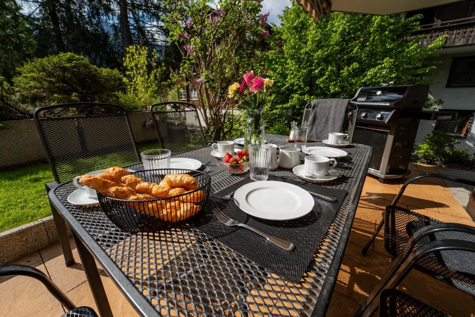 Spring, BBQ facilities, Garden