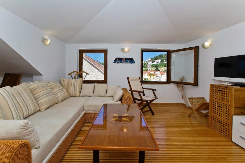 Landmark view, Sea view, Street view