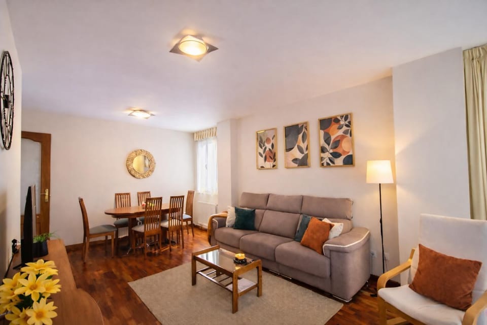 Communal lounge/ TV room, Living room, Dining area