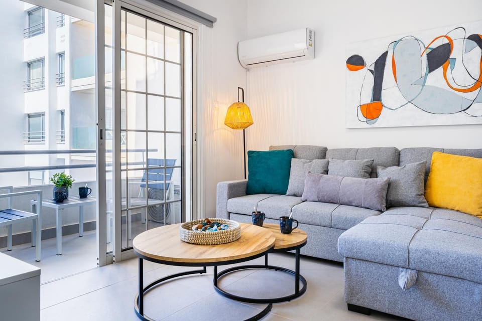 Living room, Seating area, air conditioner