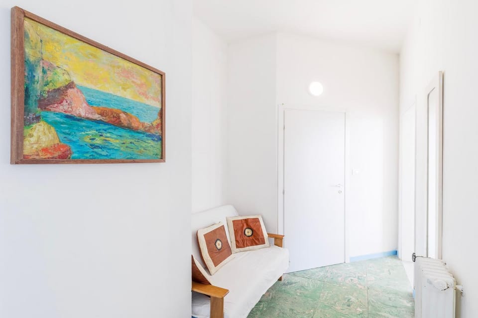 Vintage Ocean View with Fast WI-FI and Elevator to Town Apartment in Levanto