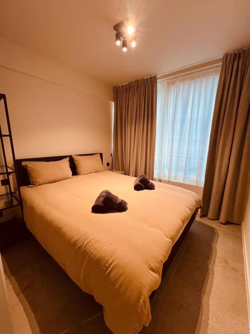 Christina's 2bed-Third Floor 4 MIN FROM SEA Apartment in Ostend