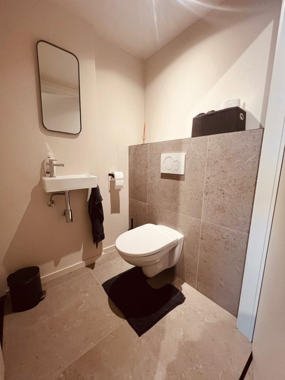 Christina's 2bed-Third Floor 4 MIN FROM SEA Apartment in Ostend
