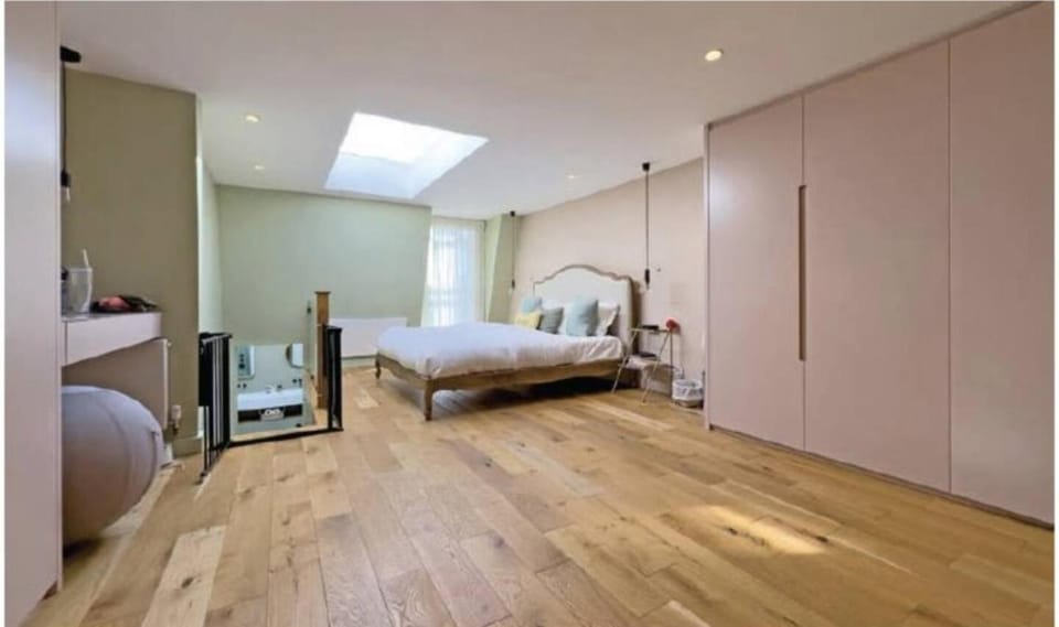Bright Family Home in Parsons Green- Fulham- close to tube House in London