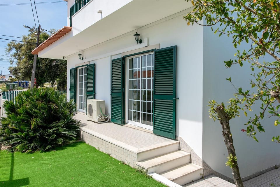 Lisbon Coastal Retreat House in Setubal District