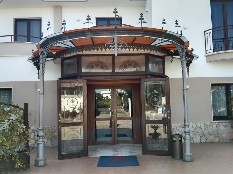 Facade/entrance