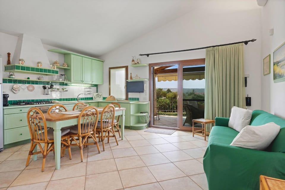 TV and multimedia, Kitchen or kitchenette, Living room, Dining area