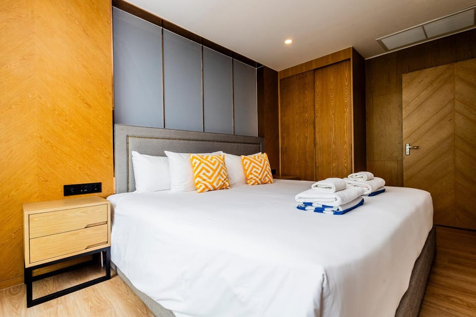 Bed, Bedroom, towels, wardrobe