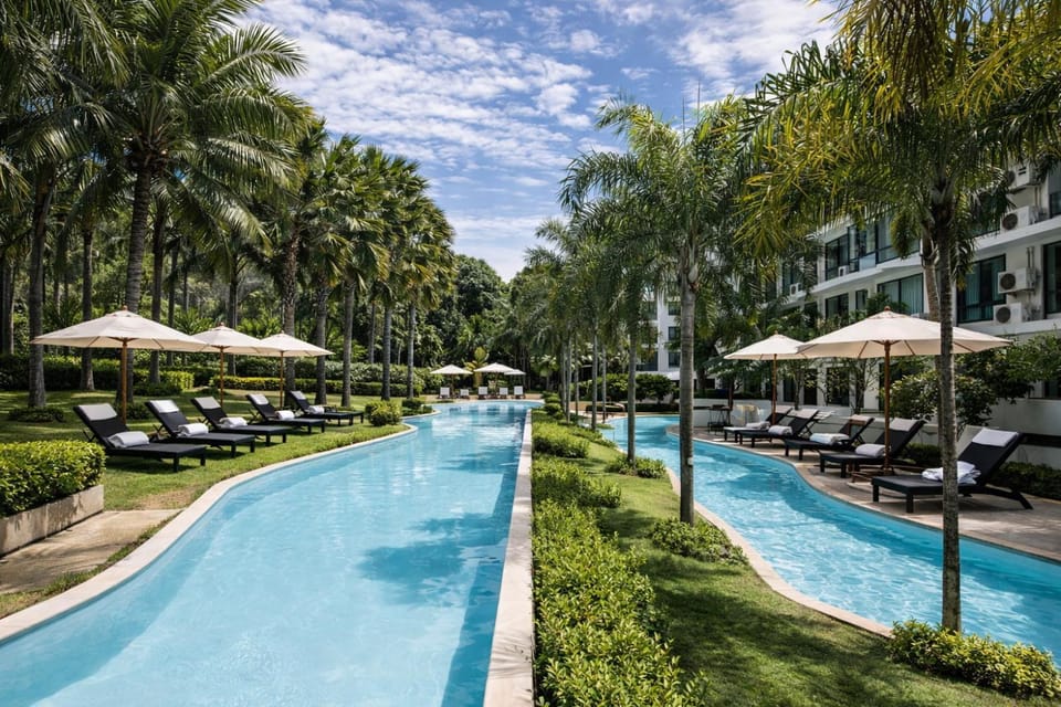 Swimming pool, sunbed