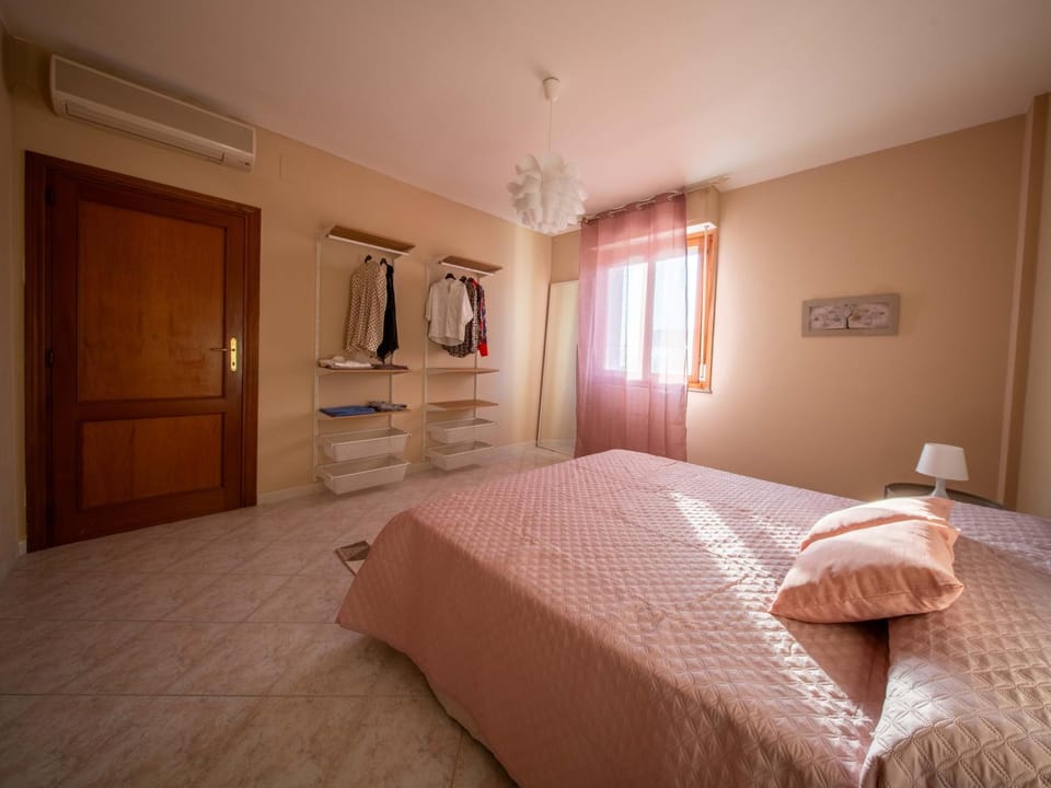 Bed, Photo of the whole room, Bedroom, wardrobe, air conditioner