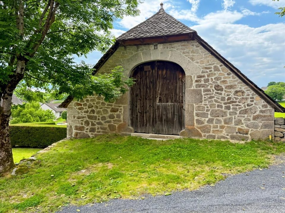 Property building, Day, Landmark view